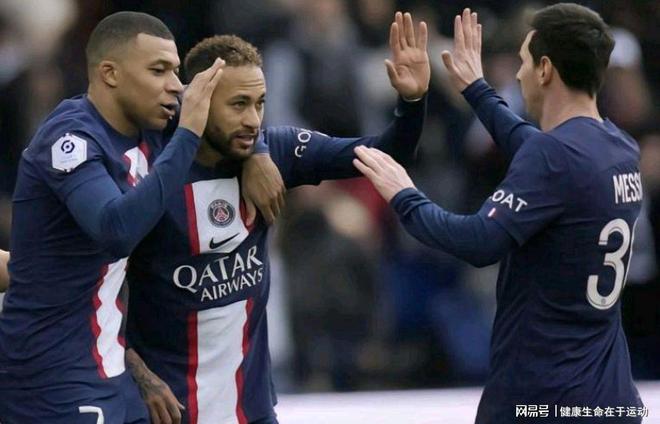 他一拿球就让人放心（球到他脚下，心就稳了）