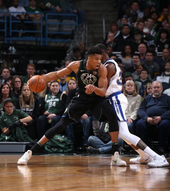 德劳伦蒂斯：孔蒂正带领球队重回正轨，球员也听从了他的指示（德劳伦蒂斯：孔蒂已让球队走上正轨，球员们在执行其部署）