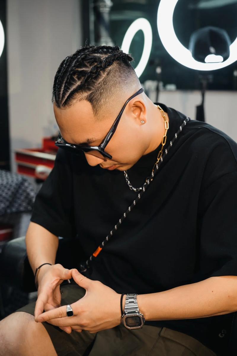 德媒：如果诺伊尔续约留队，拜仁希望明夏2000万欧出售努贝尔（德媒称：若诺伊尔续约留队，拜仁计划明夏以2000万欧出售努贝尔）