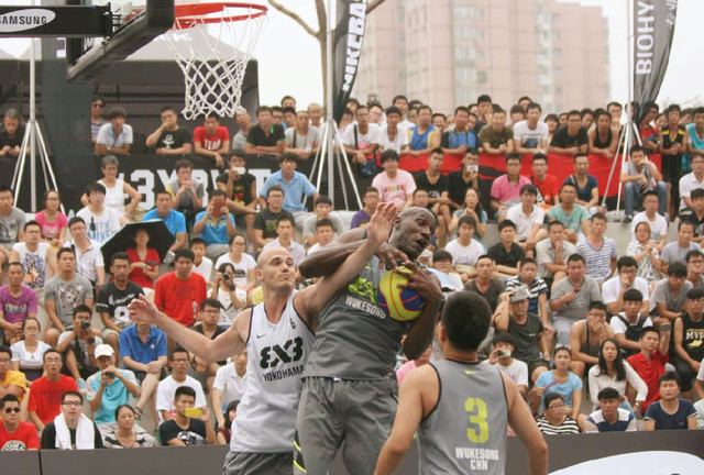 邮报：明年世界杯上下半场中段设强制补水时间，每次三分钟（邮报：明年世界杯每半场中段将设3分钟强制饮水暂停）