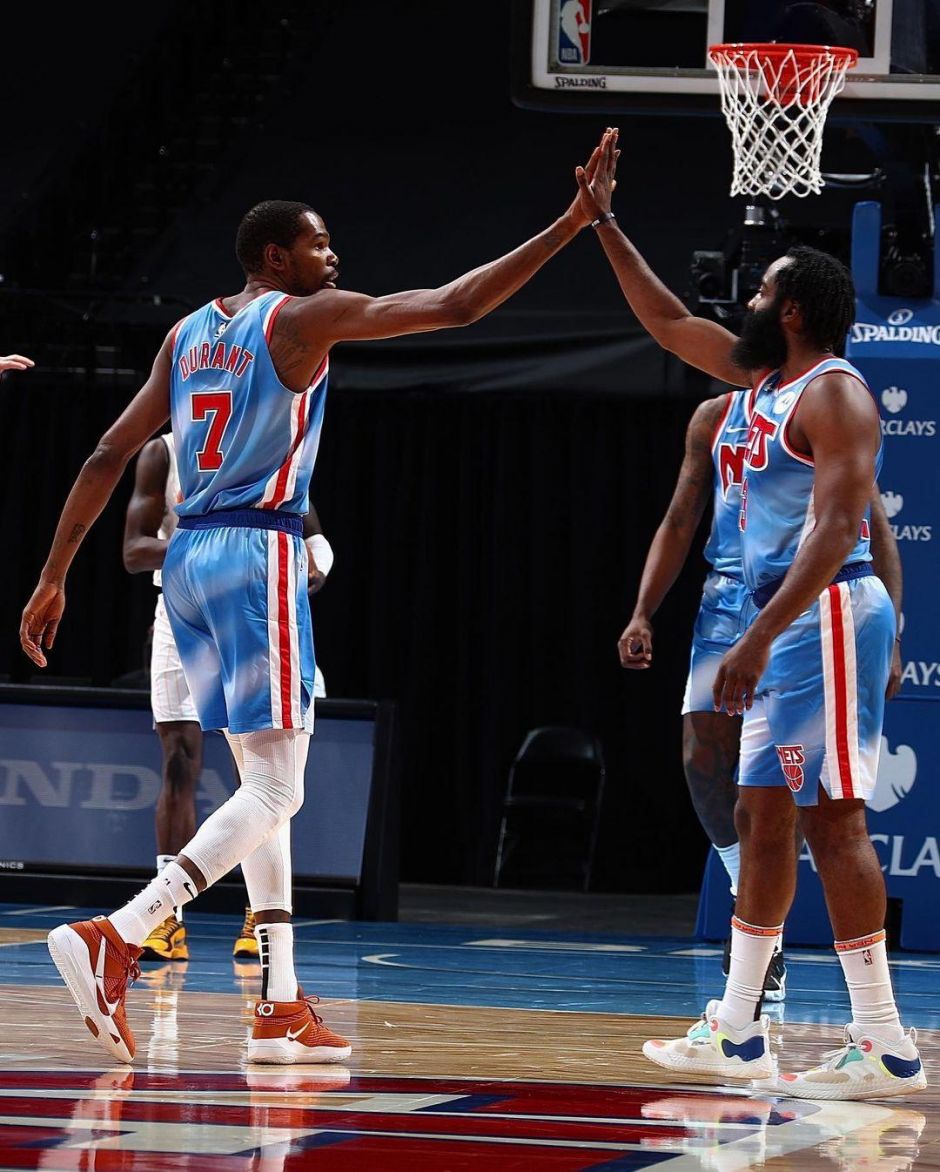 英超豪门对决即将上演（英超豪强巅峰对决在即）